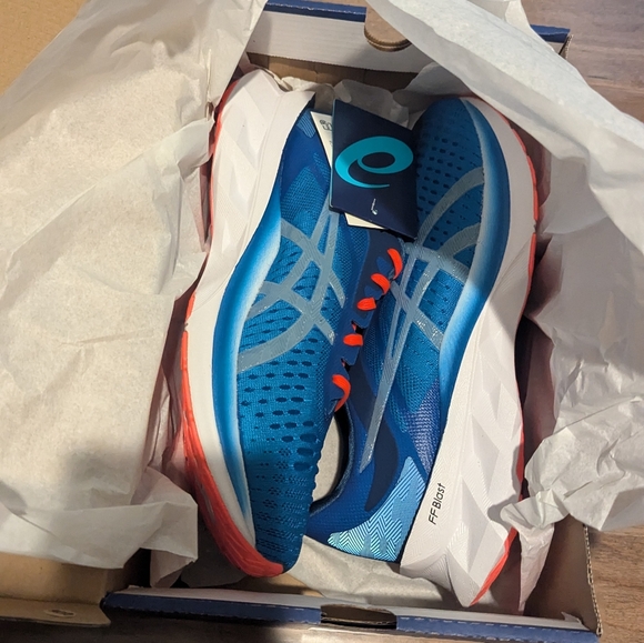 Asics Novablast Blue/White Size 9 - Picture 3 of 5